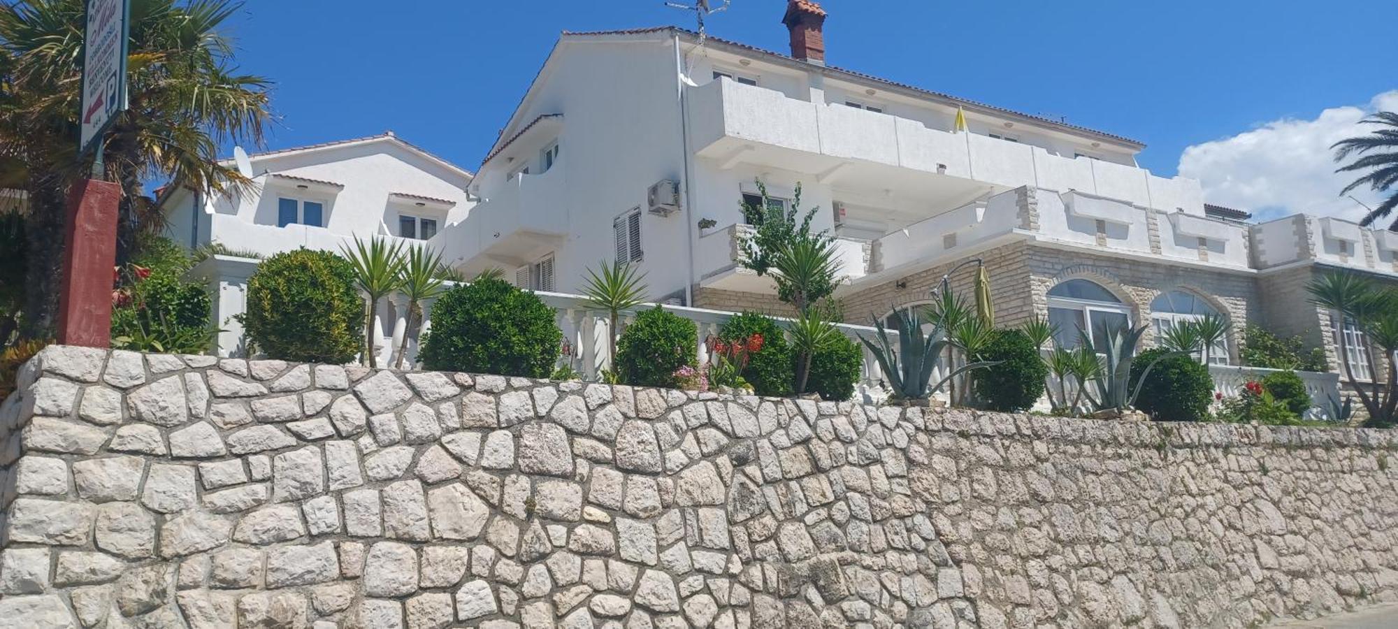 Apartments & Rooms Mila Banjol Ngoại thất bức ảnh